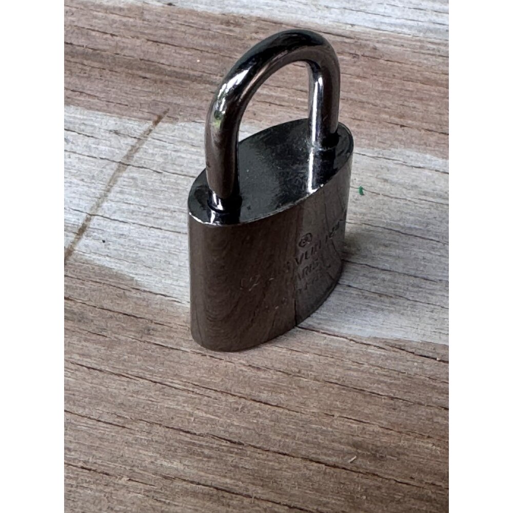 Louis Vuitton Paris Silver Padlock Keyhole No. 318 Made In France - Picture 6 of 7